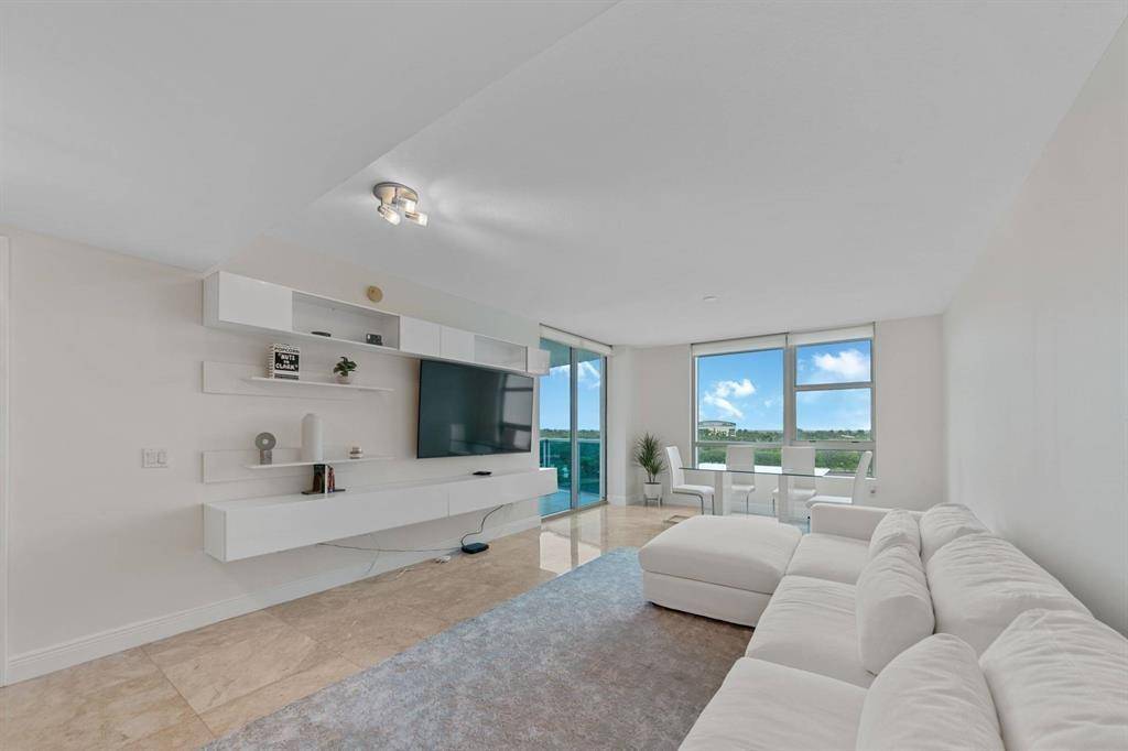 Sunrise, FL 33323,2641 N Flamingo Rd #901N