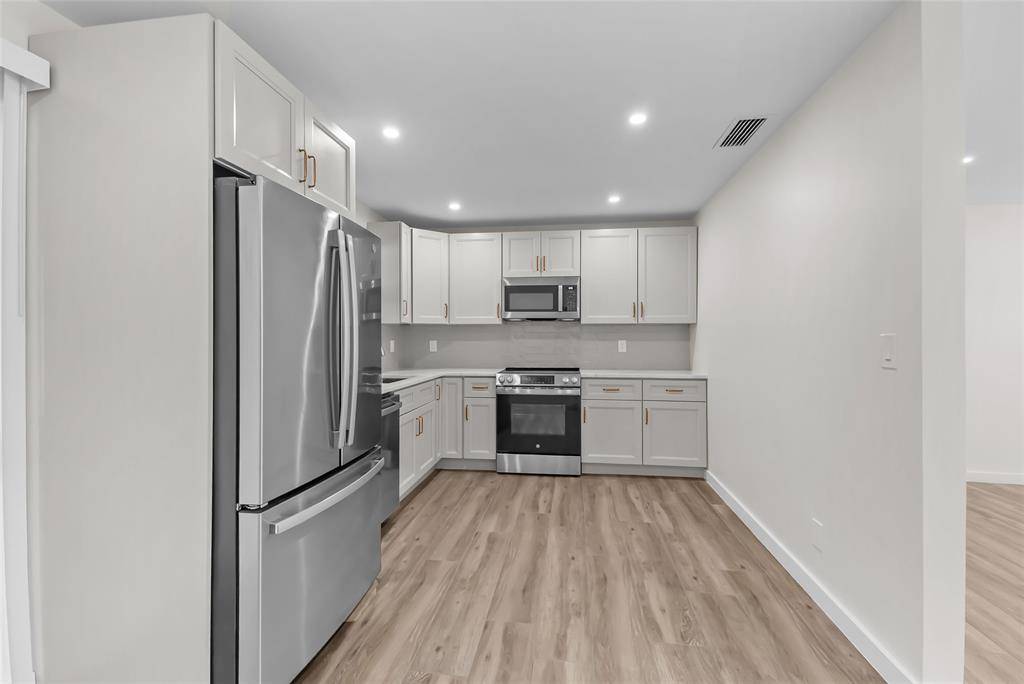 North Palm Beach, FL 33408,908 Lighthouse Dr