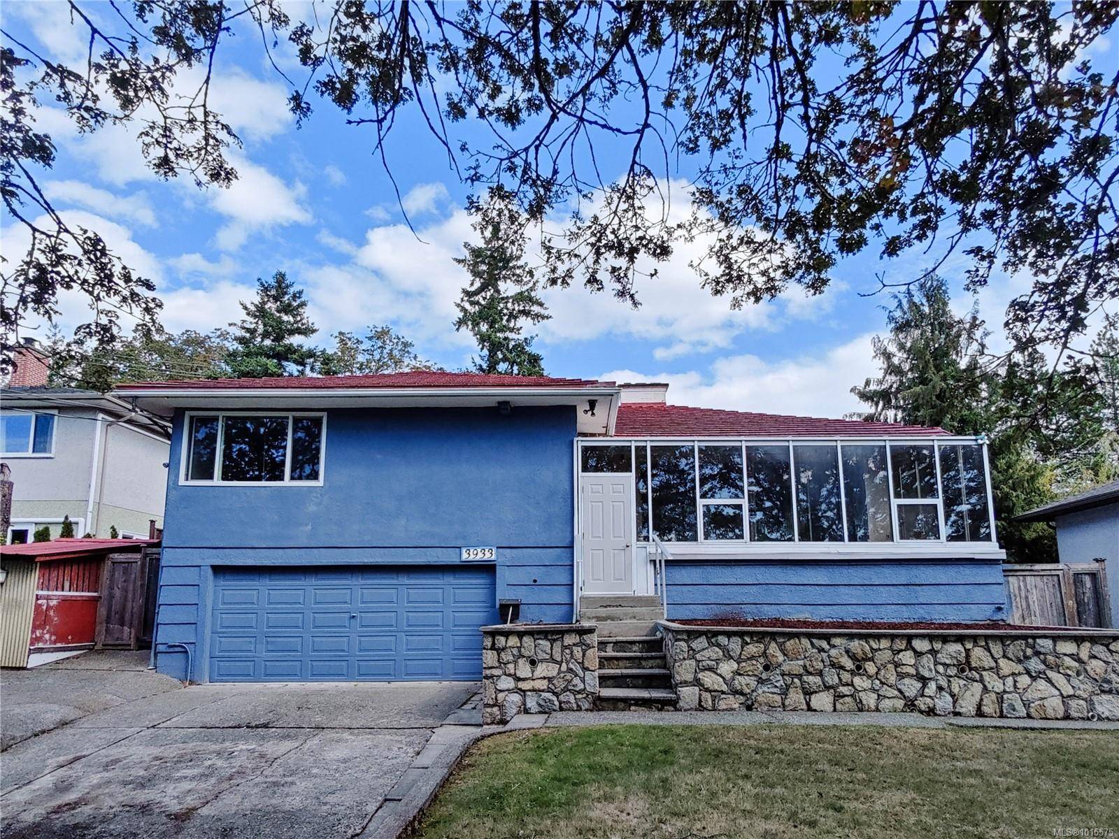 Saanich, BC V8X 1Y7,3933 Saanich Rd