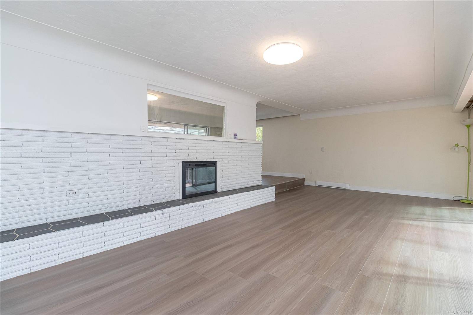 Saanich, BC V8X 1Y7,3933 Saanich Rd