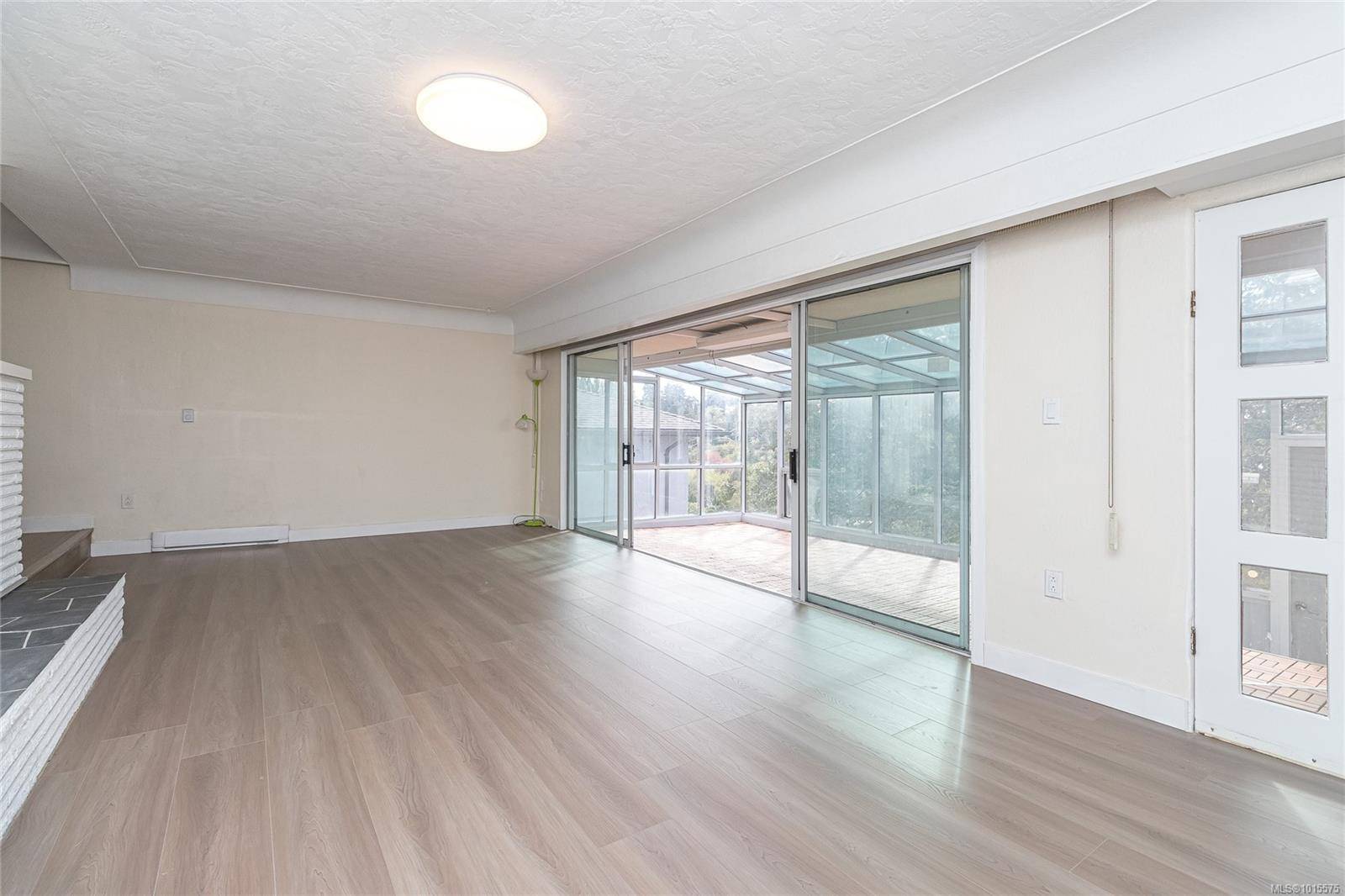 Saanich, BC V8X 1Y7,3933 Saanich Rd