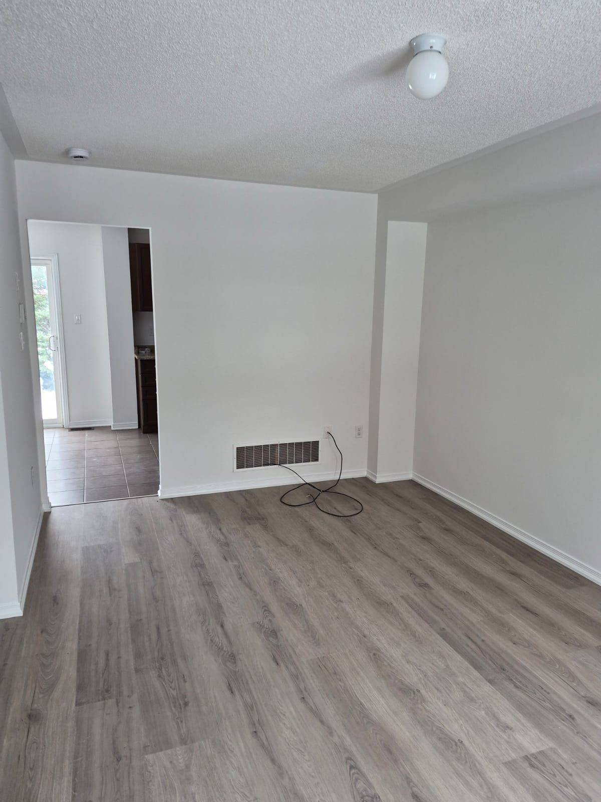 Barrie, ON L4N 6N7,3 PEARTREE CT