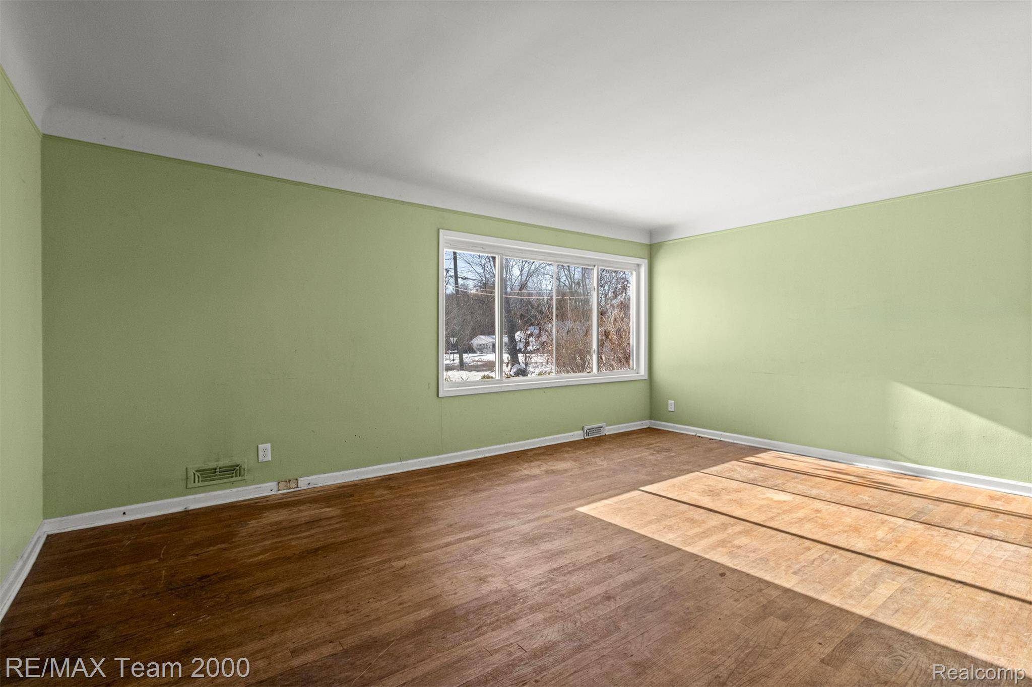 Farmington Hills, MI 48336,32652 Cadillac ST