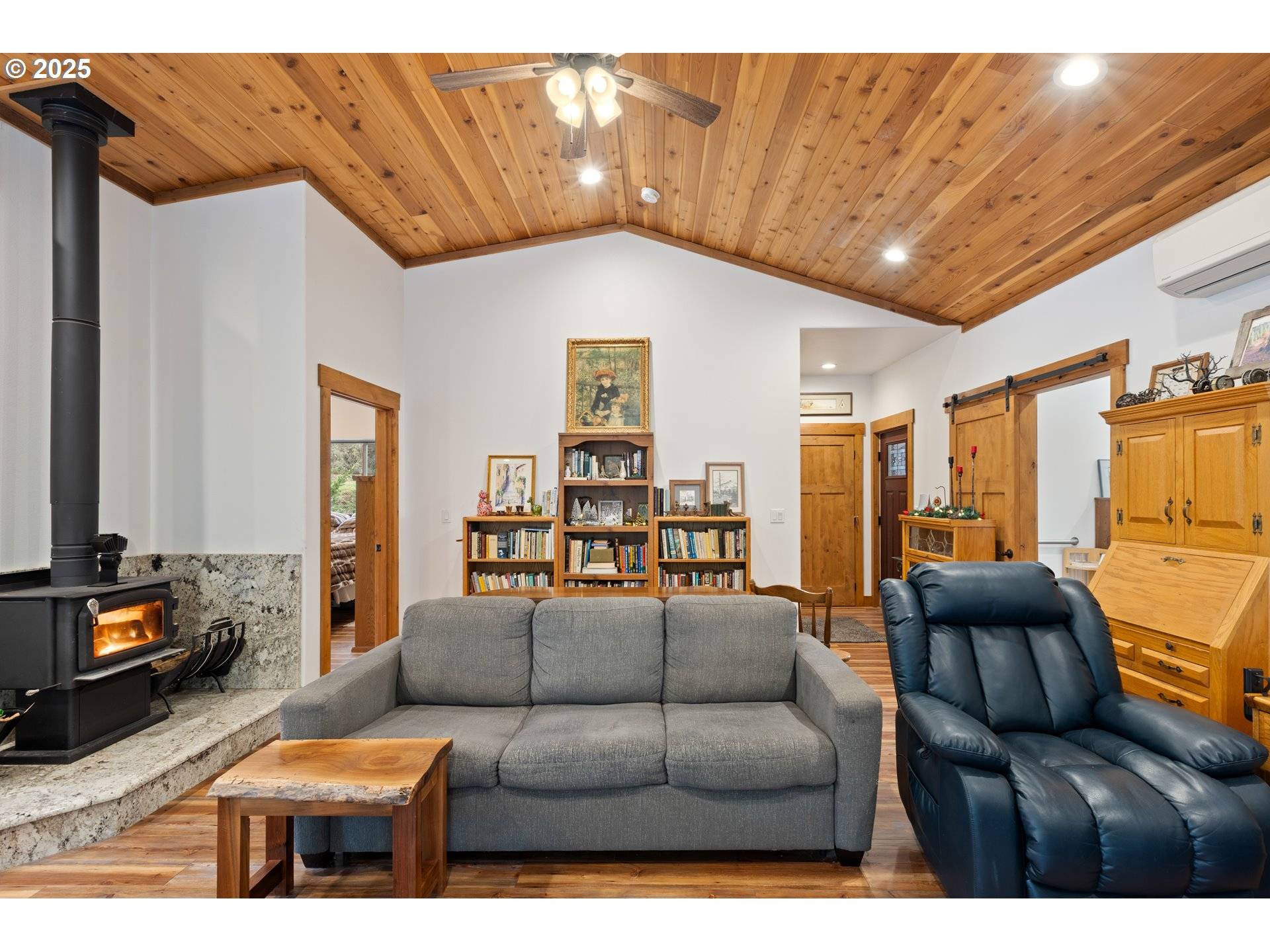 Riddle, OR 97469,4696 COW CREEK RD