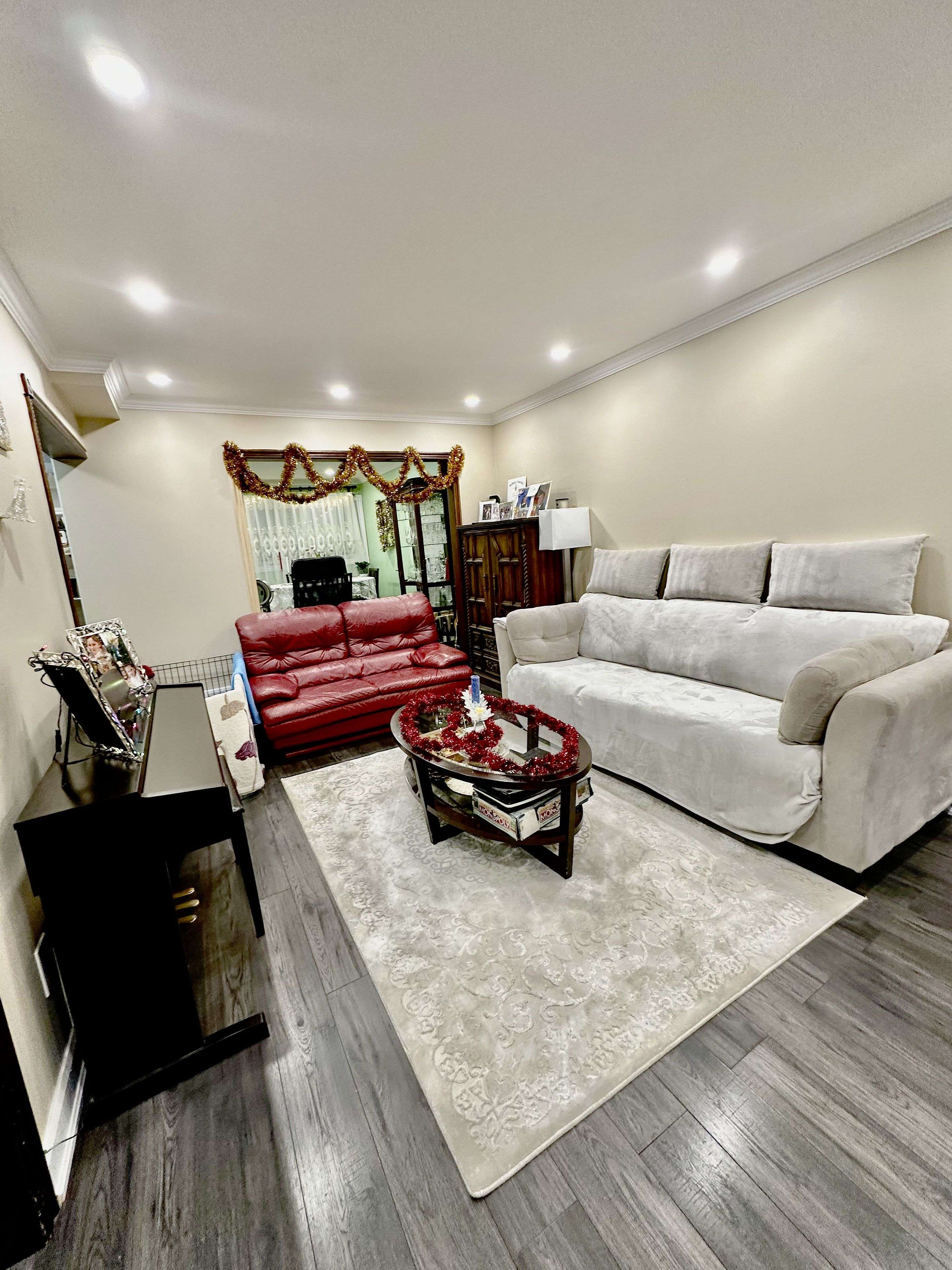 Toronto C07, ON M2R 3K6,49 Red Robin WAY #5