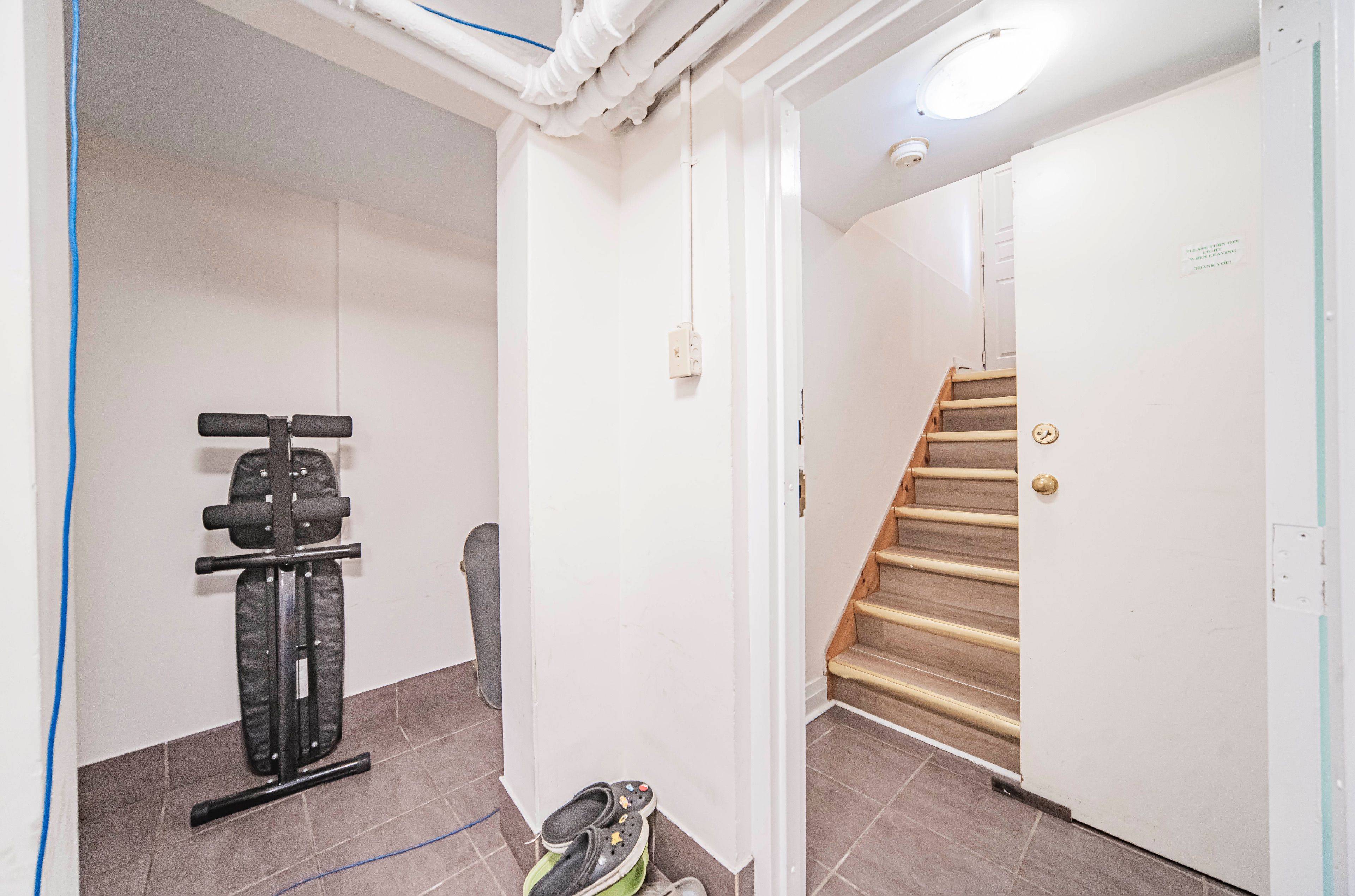 Toronto C02, ON M5R 2T1,65 Spadina RD