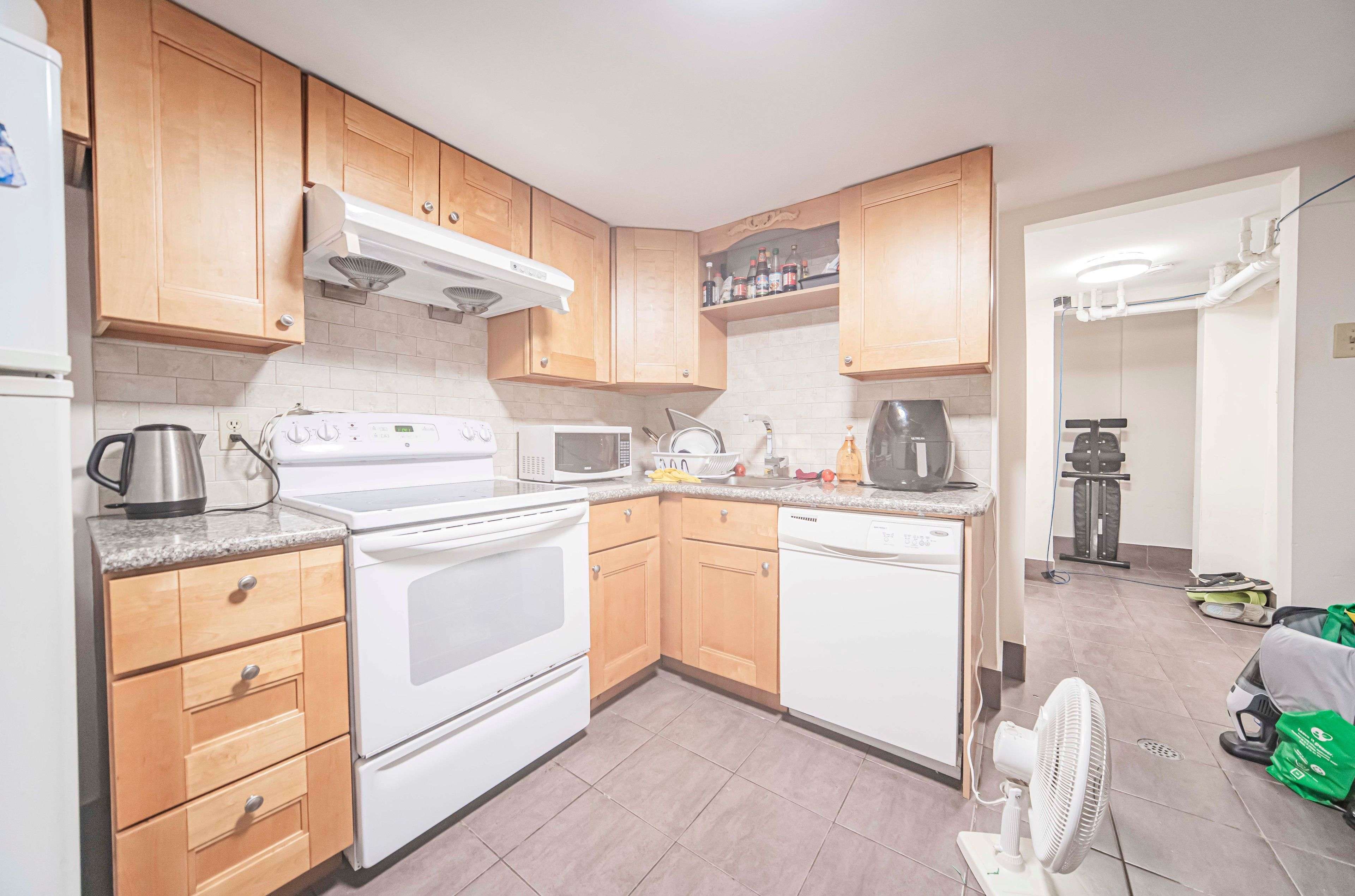 Toronto C02, ON M5R 2T1,65 Spadina RD