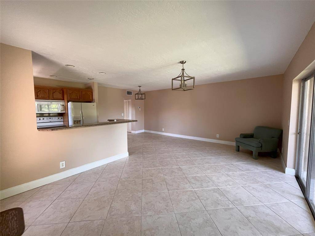 West Palm Beach, FL 33417,212 Oxford 400 #212