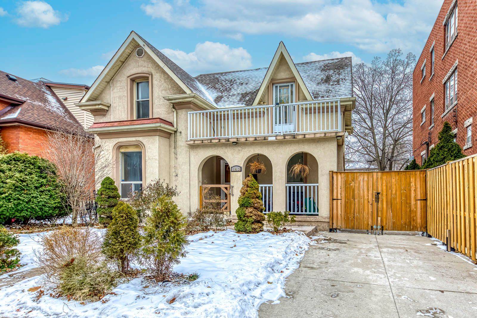 Hamilton, ON L8M 2Z4,162 Prospect ST S