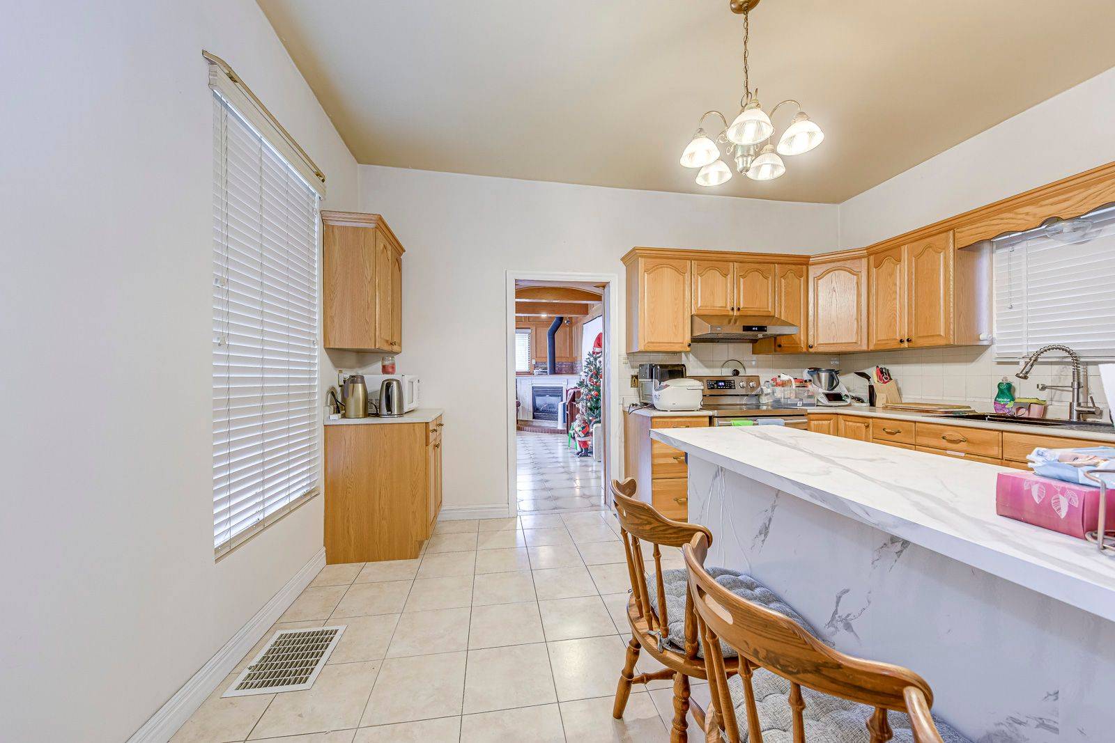 Hamilton, ON L8M 2Z4,162 Prospect ST S