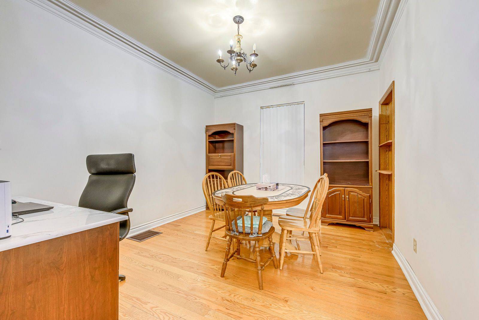 Hamilton, ON L8M 2Z4,162 Prospect ST S