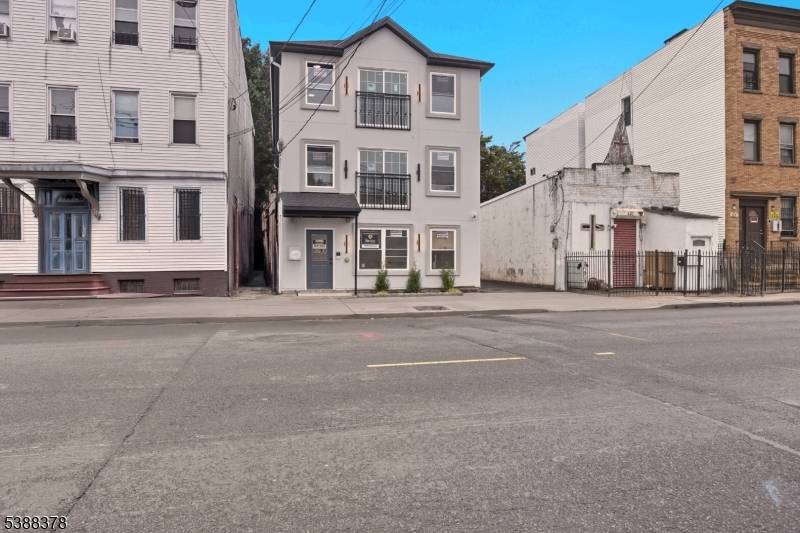 Newark City, NJ 07108,418 Avon Ave