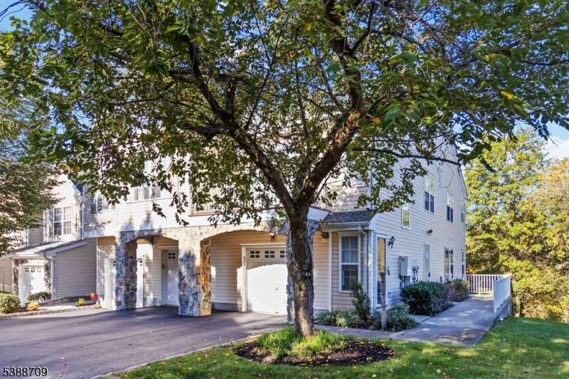 Pompton Lakes Boro, NJ 07442,68 Mountainside Dr