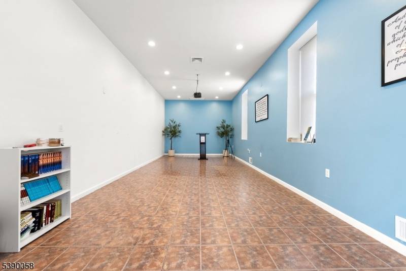 Belleville Twp., NJ 07109,268 Washington Ave