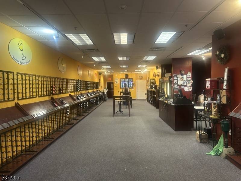 Somerville Boro, NJ 08876,66 W Main St