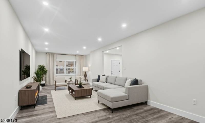 East Orange City, NJ 07017,42 Washington Ter