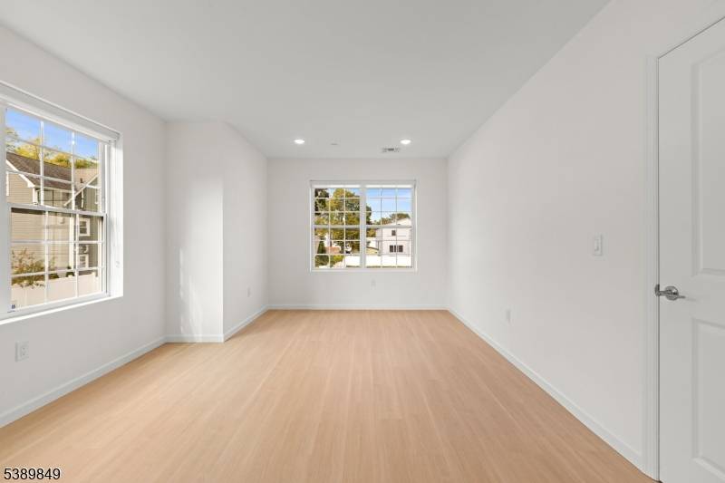 Morristown Town, NJ 07960,70 Ridgedale Ave #207