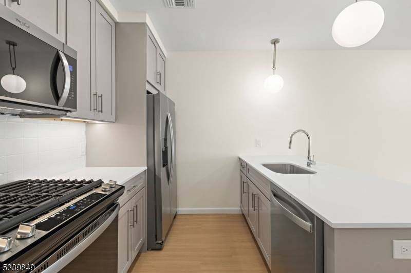 Morristown Town, NJ 07960,70 Ridgedale Ave #207