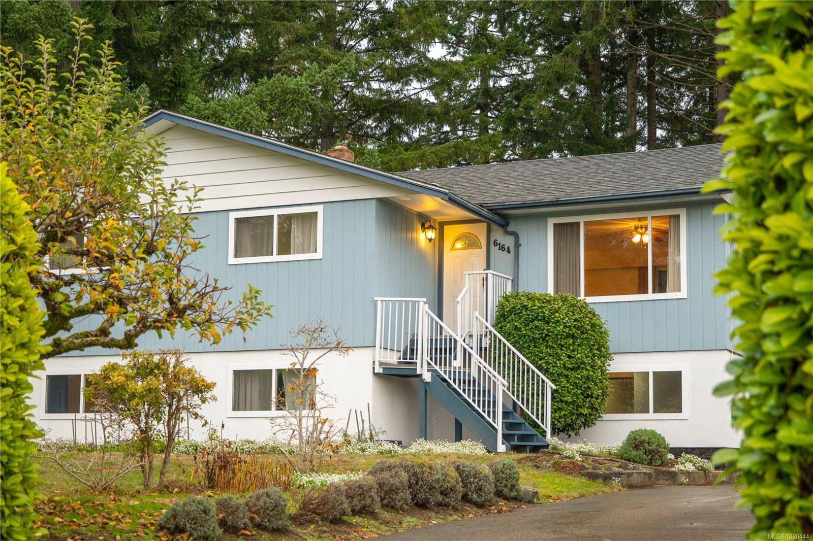 Nanaimo, BC V9T 3B8,6164 Metral Dr