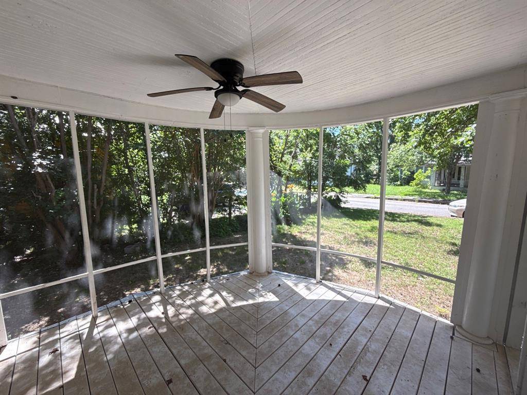 Bonham, TX 75418,320 W 6th Street