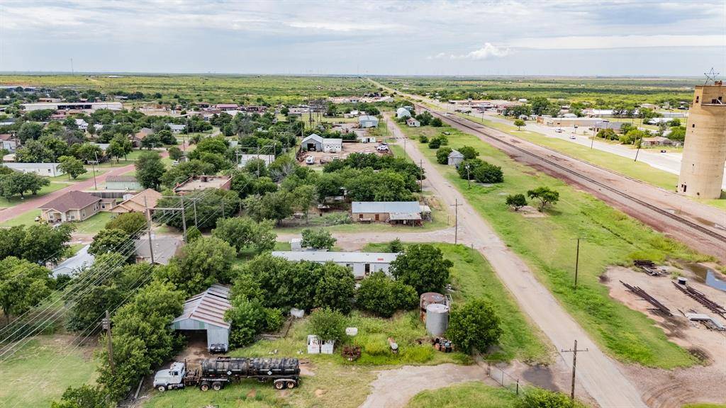 Electra, TX 76360,300 S Waggoner Street