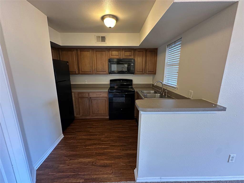 Dallas, TX 75243,9831 Walnut Street #P211