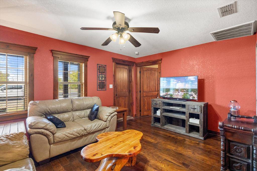 Granbury, TX 76048,1507 W Pearl Street