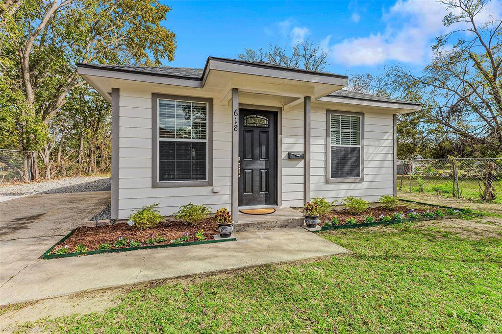 Bonham, TX 75418,618 Pine Street