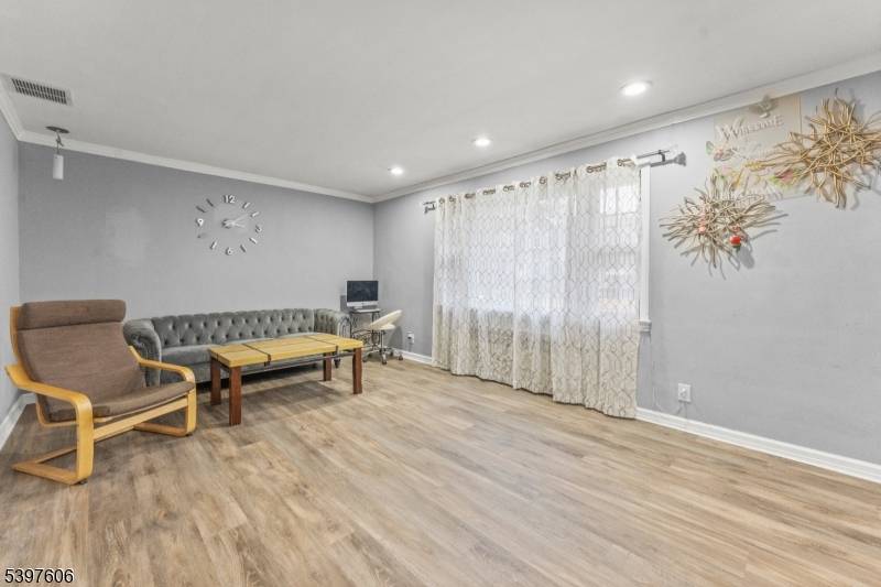 Clifton City, NJ 07013,54 Village Rd