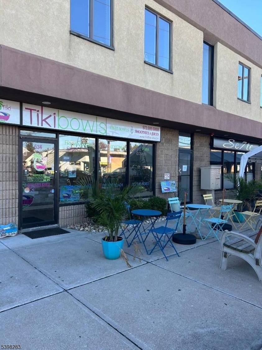 Totowa Boro, NJ 07512,534 Union Blvd