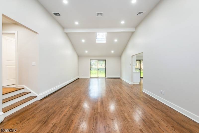 Livingston Twp., NJ 07039,19 Park Dr