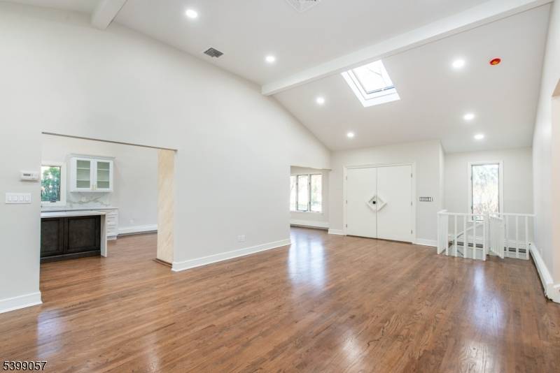 Livingston Twp., NJ 07039,19 Park Dr