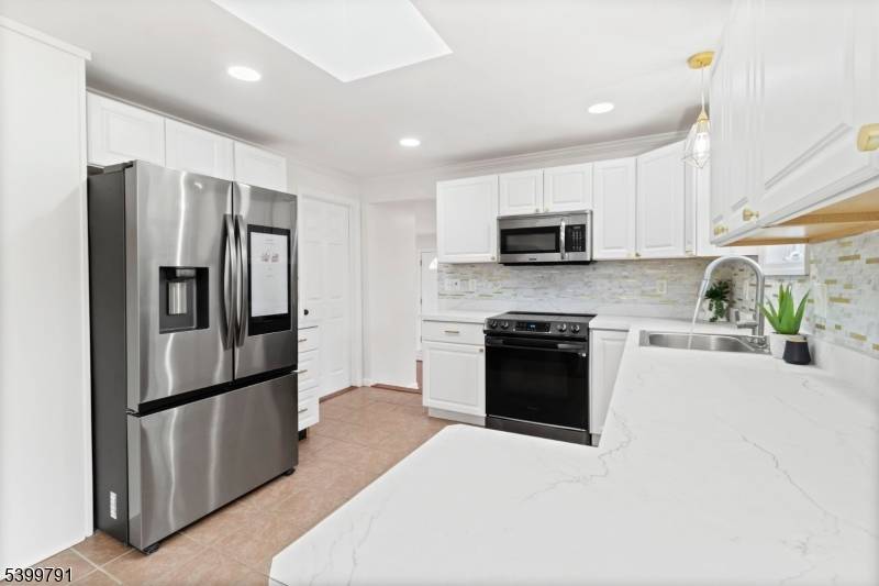 Newton Town, NJ 07860,36 Paterson Ave