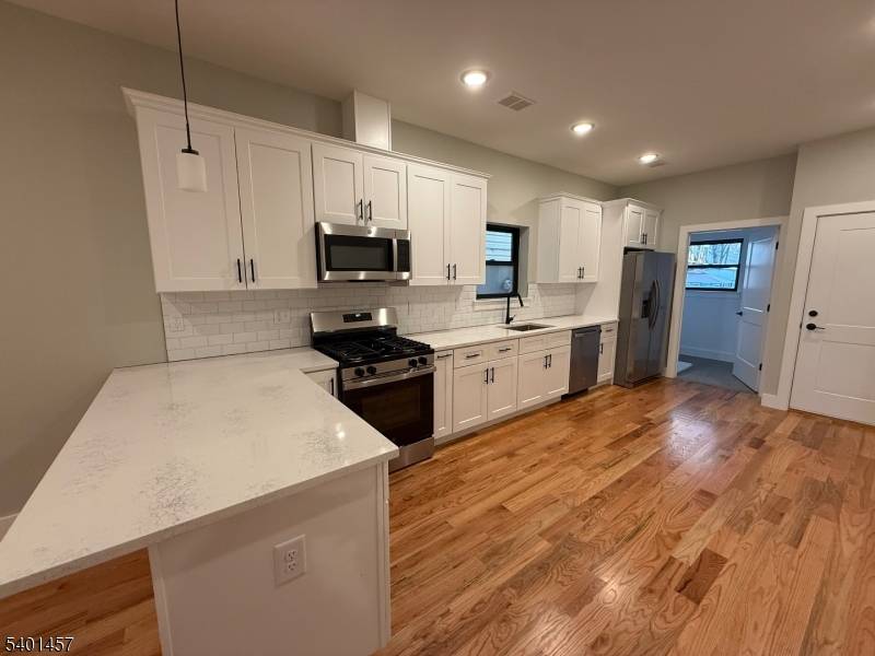 Newark City, NJ 07105,76 Barbara St #1