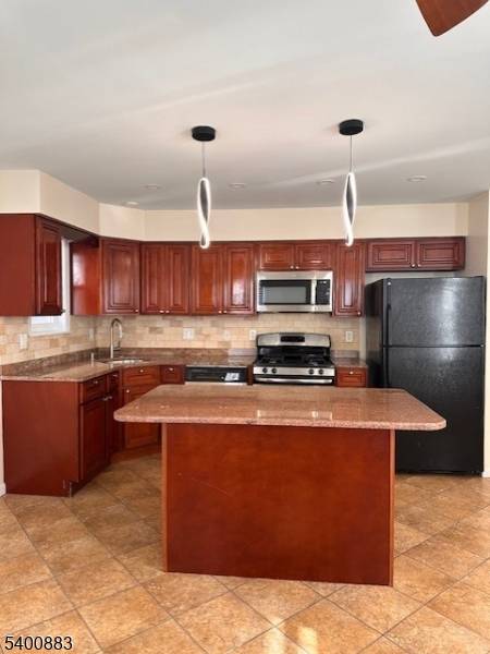 Elizabeth City, NJ 07201,31 Morrell St #2B