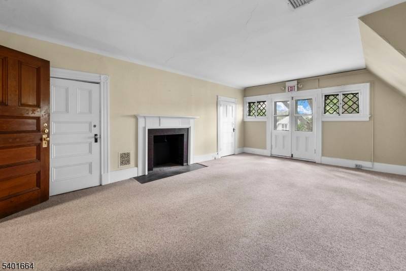 Morristown Town, NJ 07960,1 Madison Ave