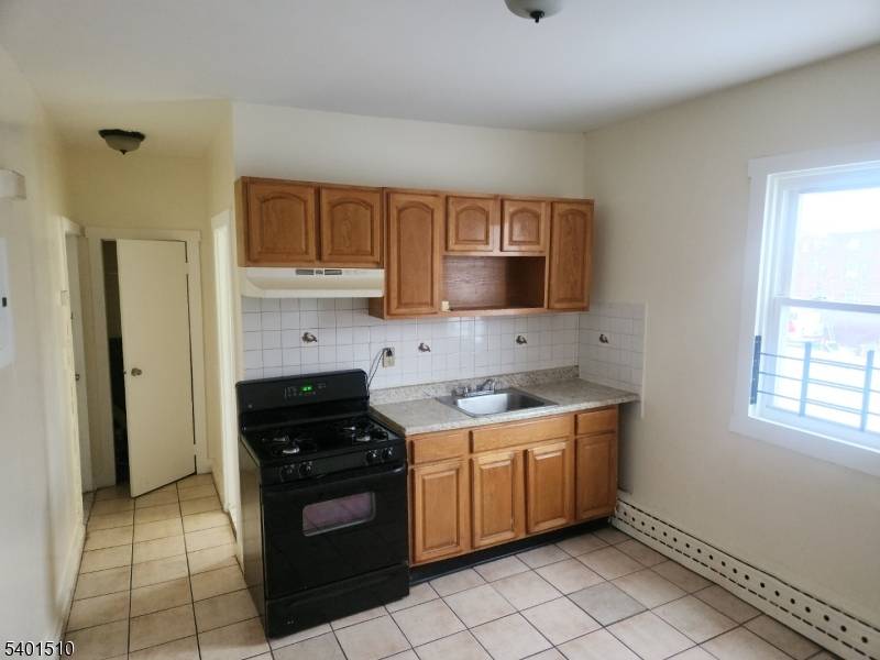 Paterson City, NJ 07501,343 Market St #3R