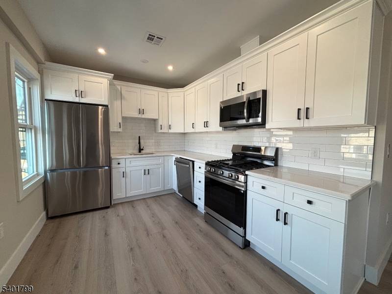 Newark City, NJ 07105,136 Elm St #603