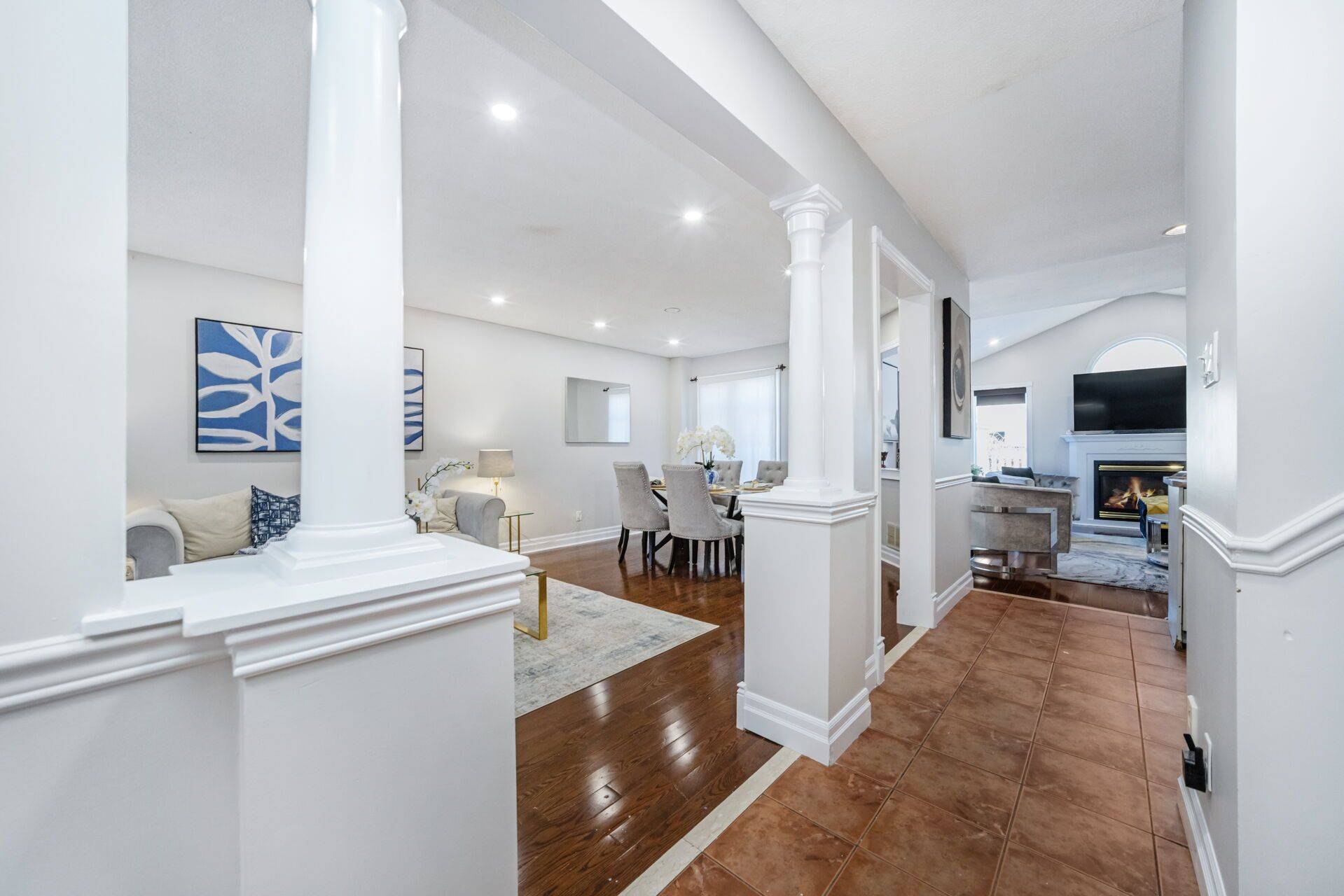 Mississauga, ON L5N 7M4,7311 Black Walnut TRL