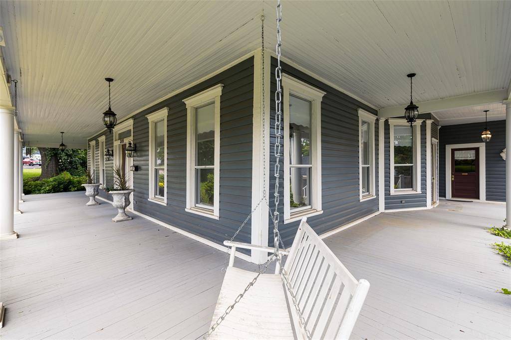 Henderson, TX 75652,305 E Main