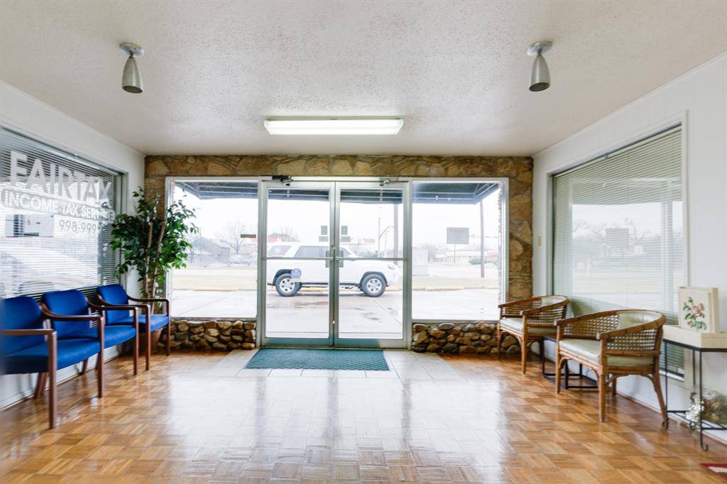 Pantego, TX 76013,3600 W Pioneer Parkway #6