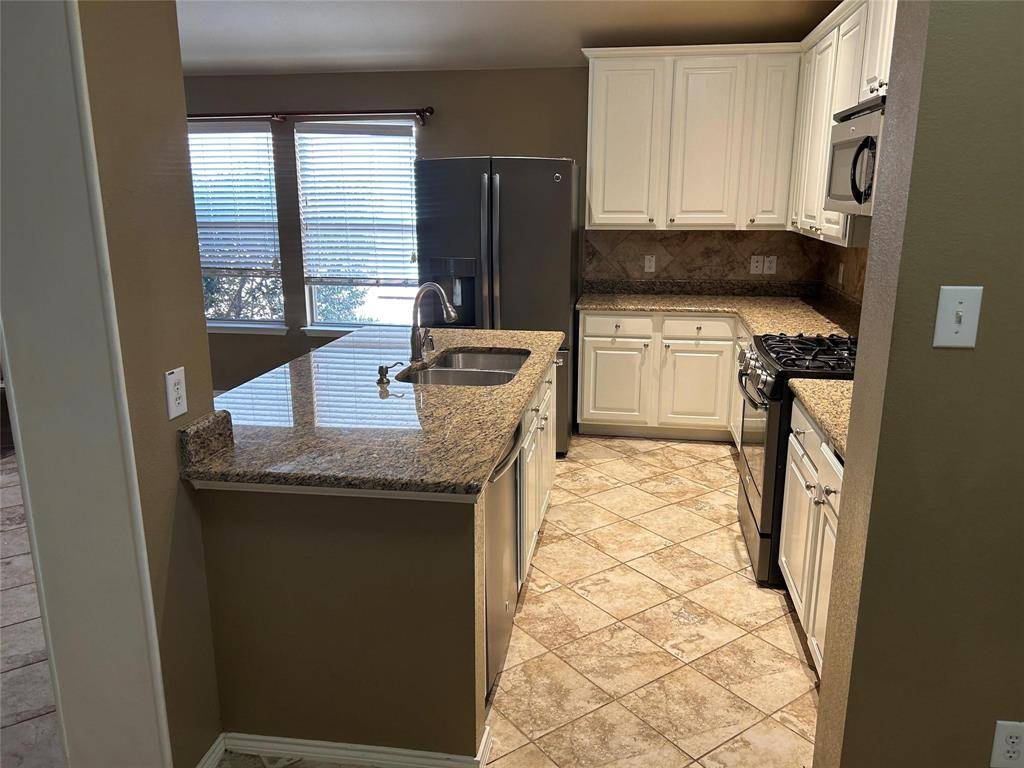 Little Elm, TX 75068,816 Lake Grove Drive