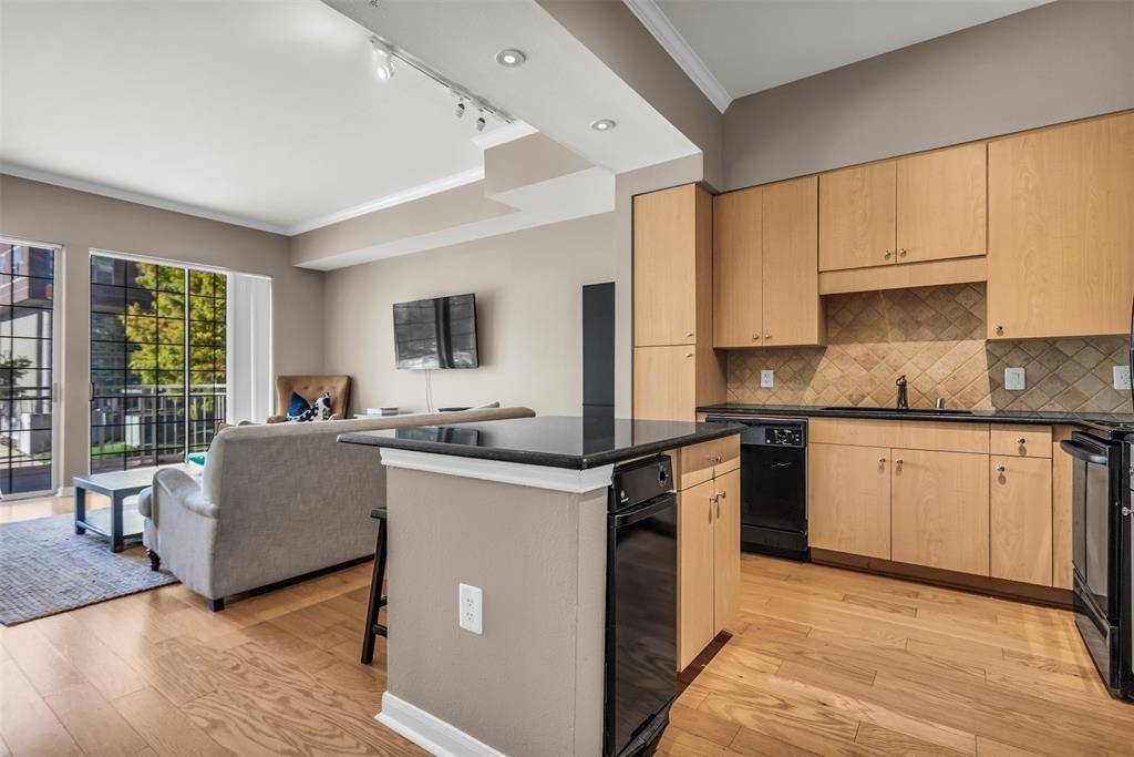 Dallas, TX 75219,3225 Turtle Creek Boulevard #10