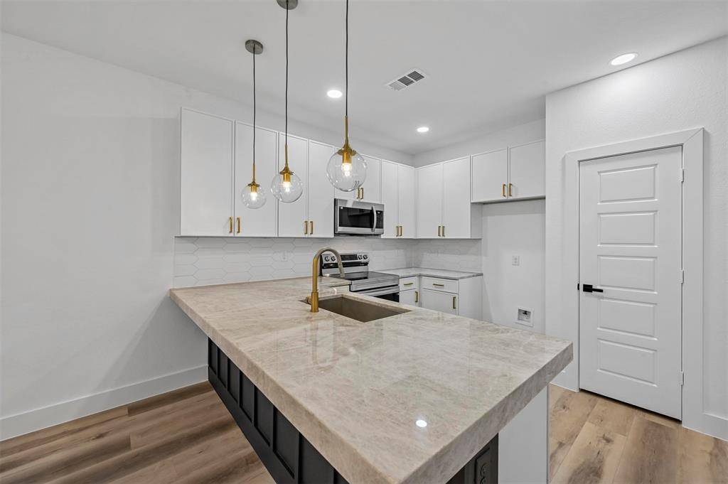 Dallas, TX 75215,2413 Easley