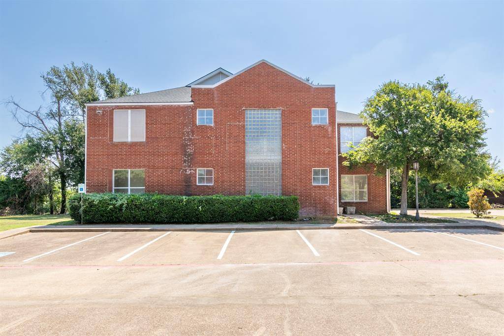 Arlington, TX 76013,1307 W Abram Street #204