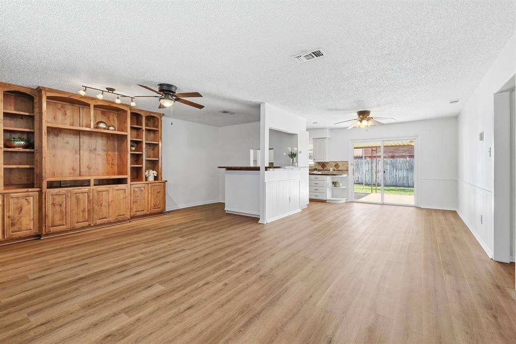 White Settlement, TX 76108,808 Bridle Avenue