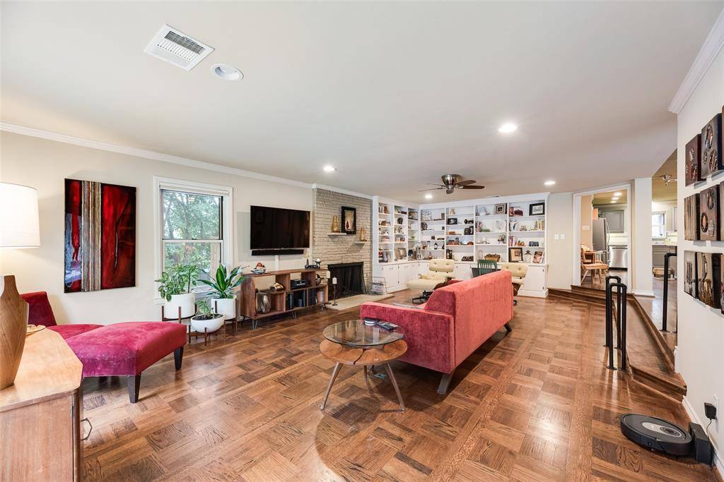 Dallas, TX 75218,10035 Woodgrove Drive