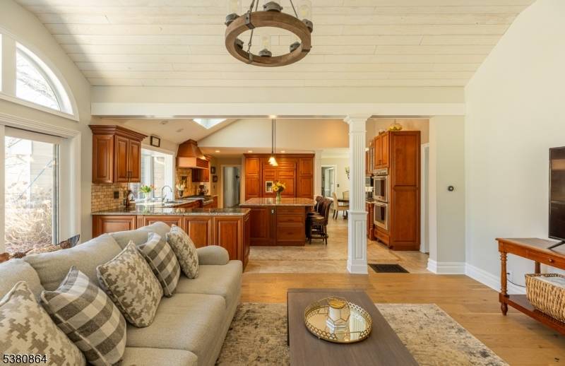 Harding Twp., NJ 07960,106 Colonial Dr