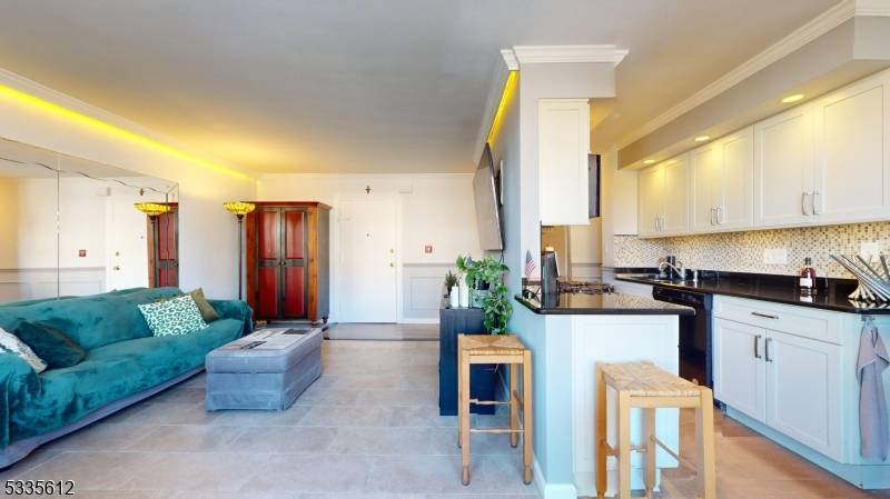 Elizabeth City, NJ 07208,712 N Broad St #2A