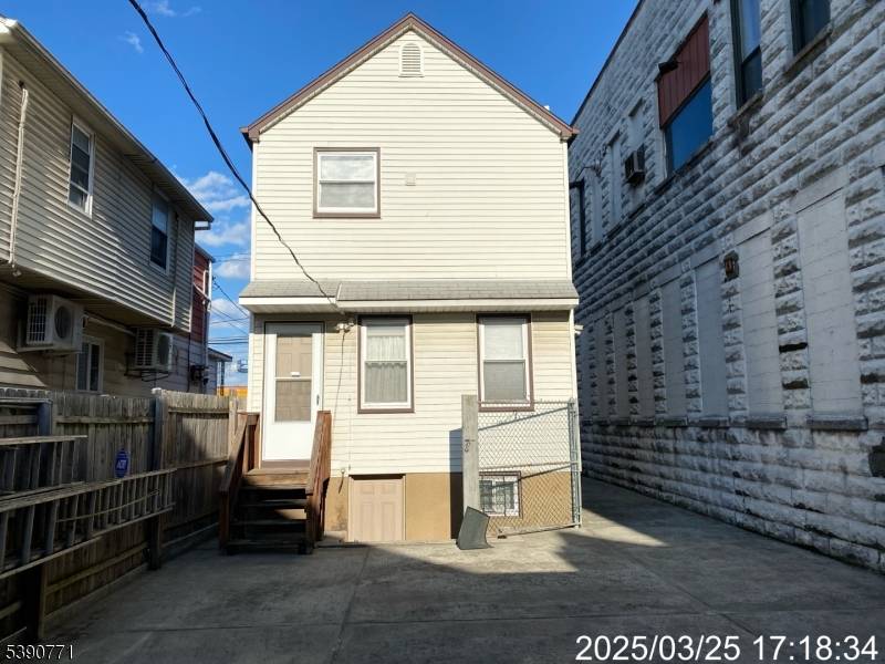 Newark City, NJ 07105,81 Waydell St